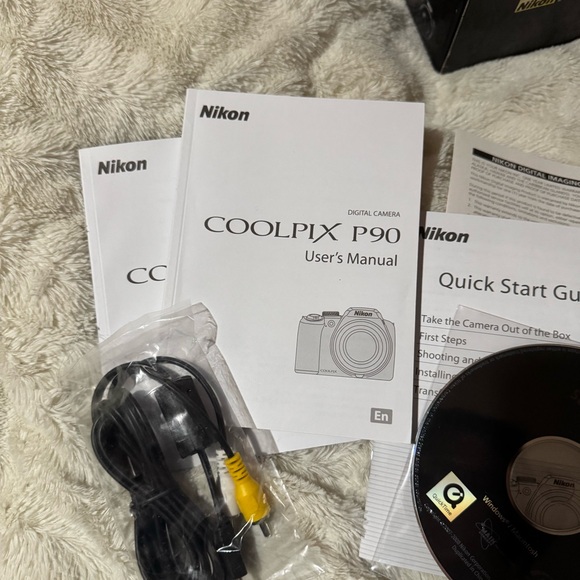 Nikon COOLPIX P90 Camera BOX with Accessories - Picture 3 of 3